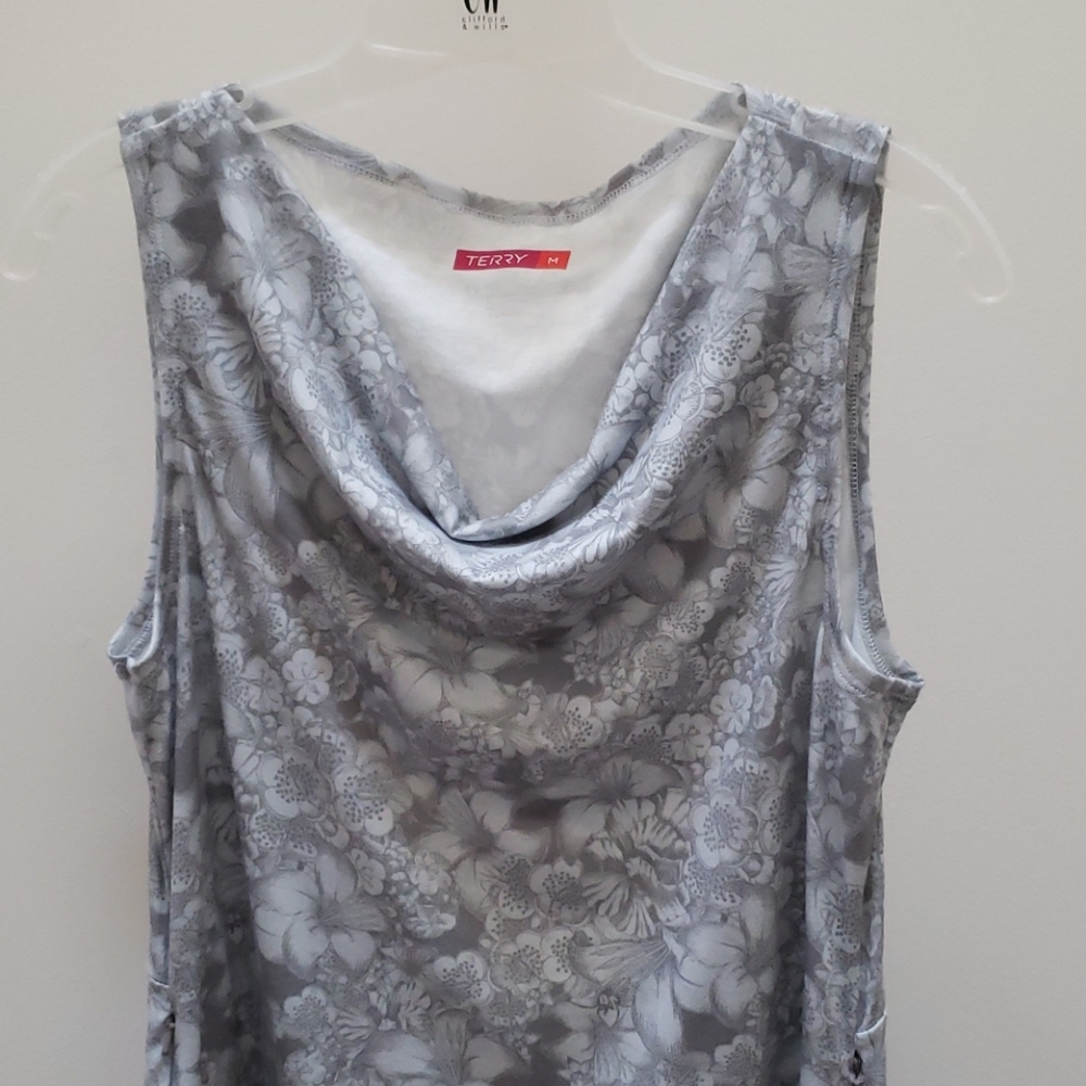 Sleeveless side and back zipper pocketed dress